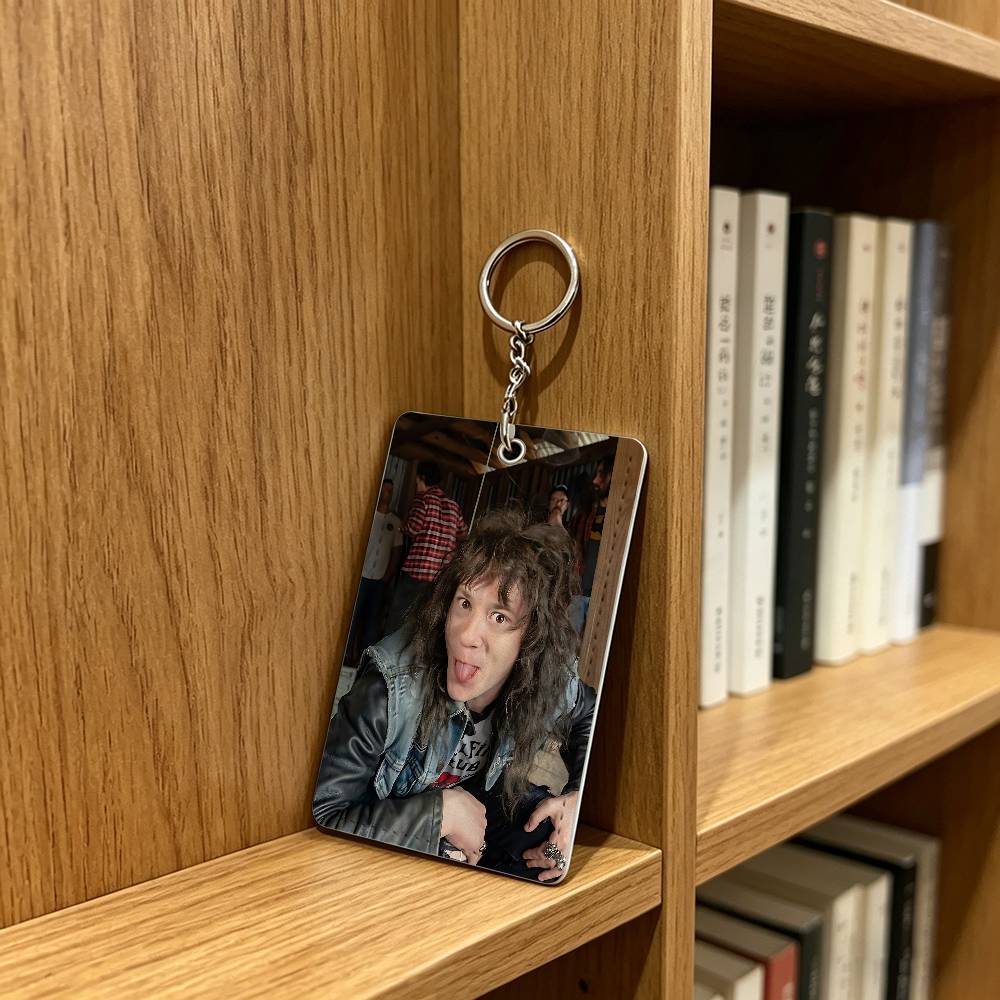 배우 J-Joseph Quinn 고양이 배지 홀더 열쇠 - Leatherwork Keychain 리뷰 및 가격